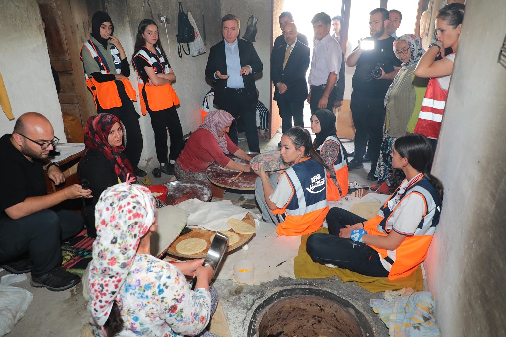 Sayın Valimiz, Köyümde 3 Gün" Projesi Kapsamında Aydoğdu Köyündeki Öğrencileri Ziyaret Etti